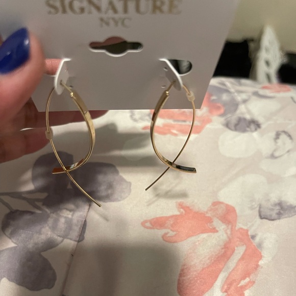 Women’s gold earrings - Picture 3 of 3